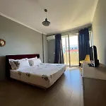 דירה Modern Balconybright&spacious Fast Wi-fi טיראנה