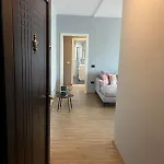 Modern Balconybright&spacious Fast Wi-fi דירה *