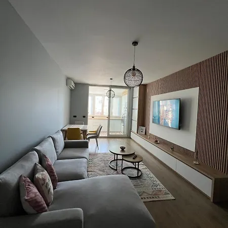 Modern Balconybright&spacious Fast Wi-fi Tiran