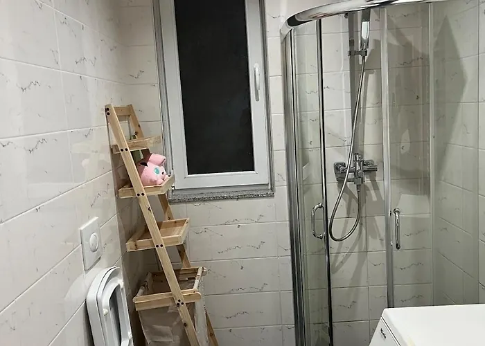 Modern Balconybright&spacious Fast Wi-fi