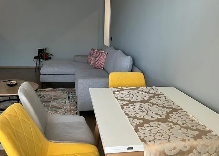 Modern Balconybright&spacious Fast Wi-fi Apartment *