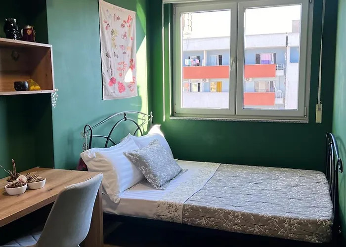 Modern Balconybright&spacious Fast Wi-fi