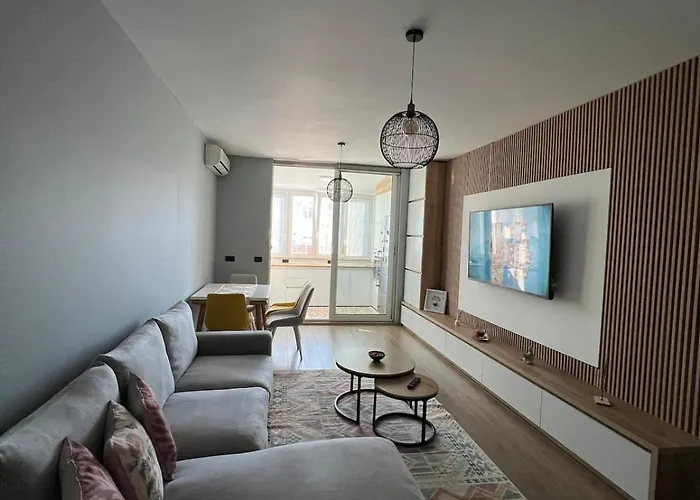 Modern Balconybright&spacious Fast Wi-fi Tirana