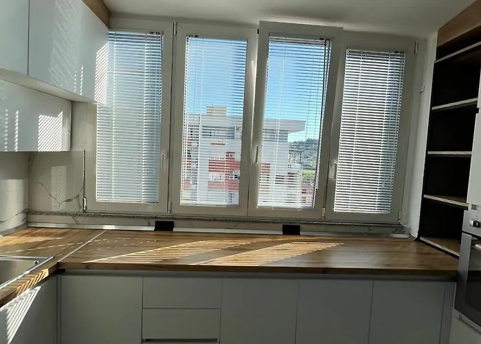 Modern Balconybright&spacious Fast Wi-fi Apartment Tirana