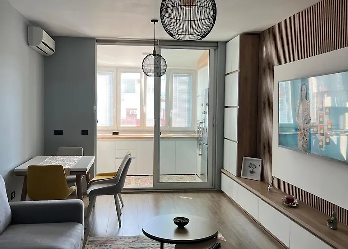 Modern Balconybright&spacious Fast Wi-fi